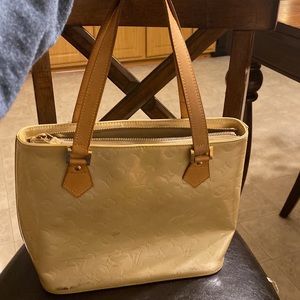 Louis Vuitton Cream/ light yellow Vernis Shoulder bag